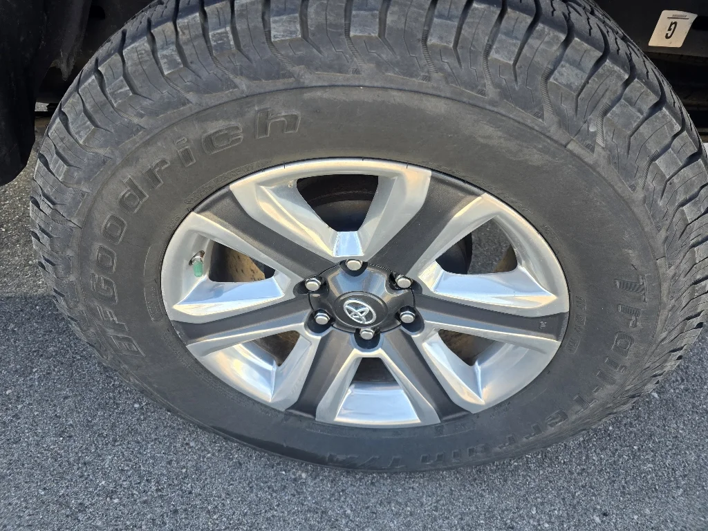Used 2017 Silver Sky Metallic Toyota Limited image 9