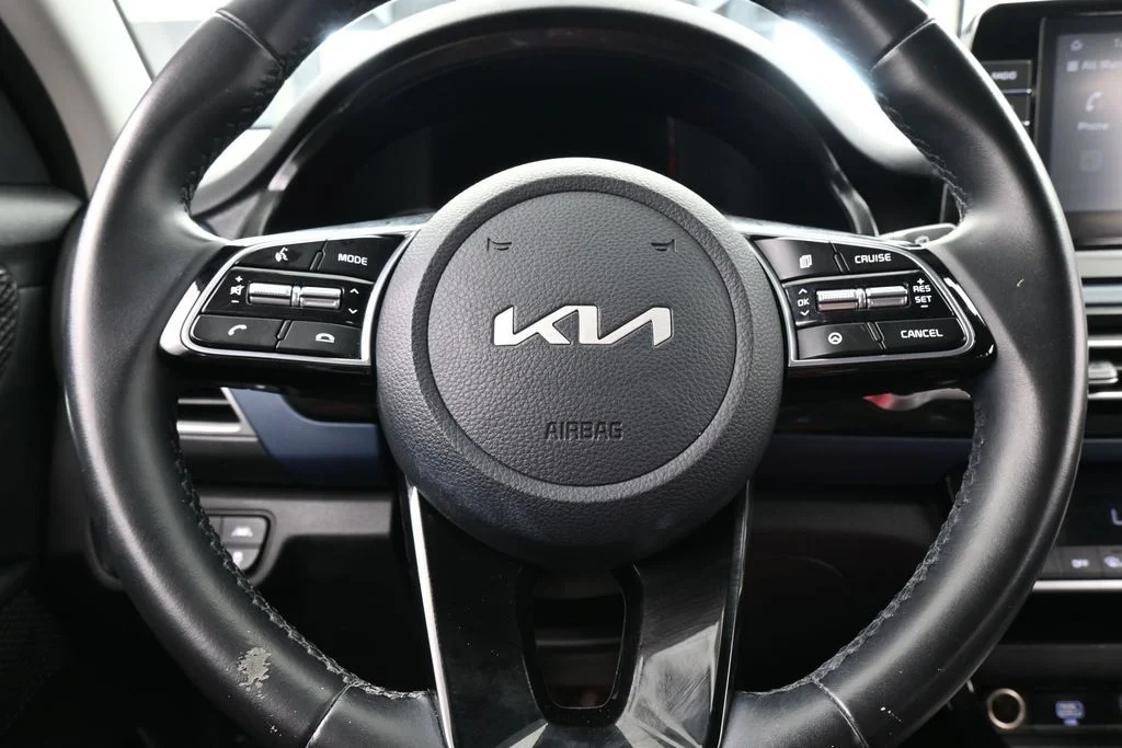 Used 2023 Clear White/Black Roof Kia S image 22