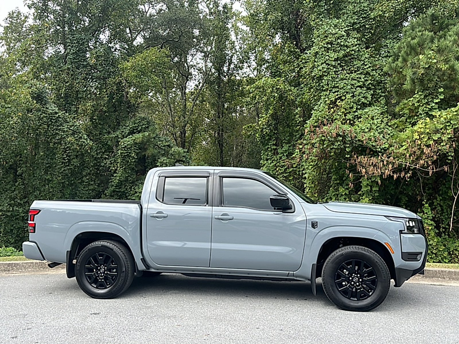 Used 2026 Boulder Gray Pearl Nissan Crew Cab SV 4x2 image 1