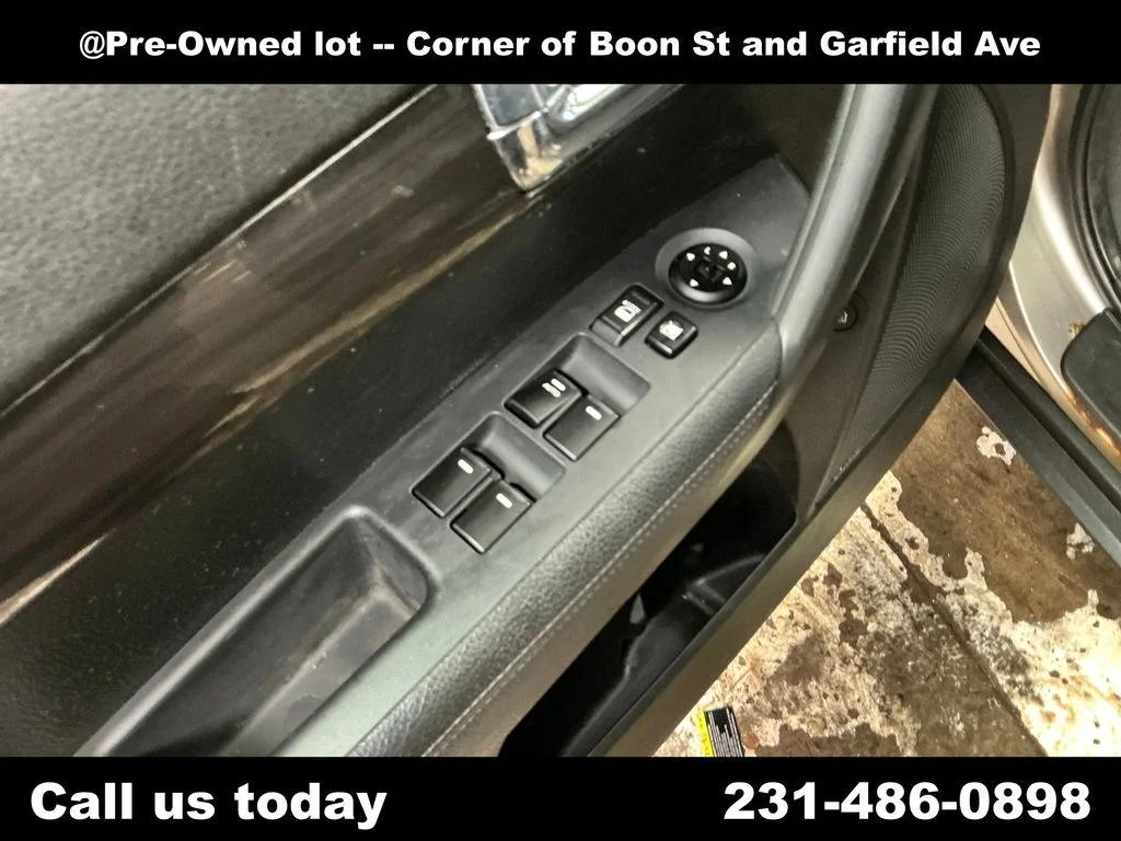 Used 2011 Silver Kia EX image 16