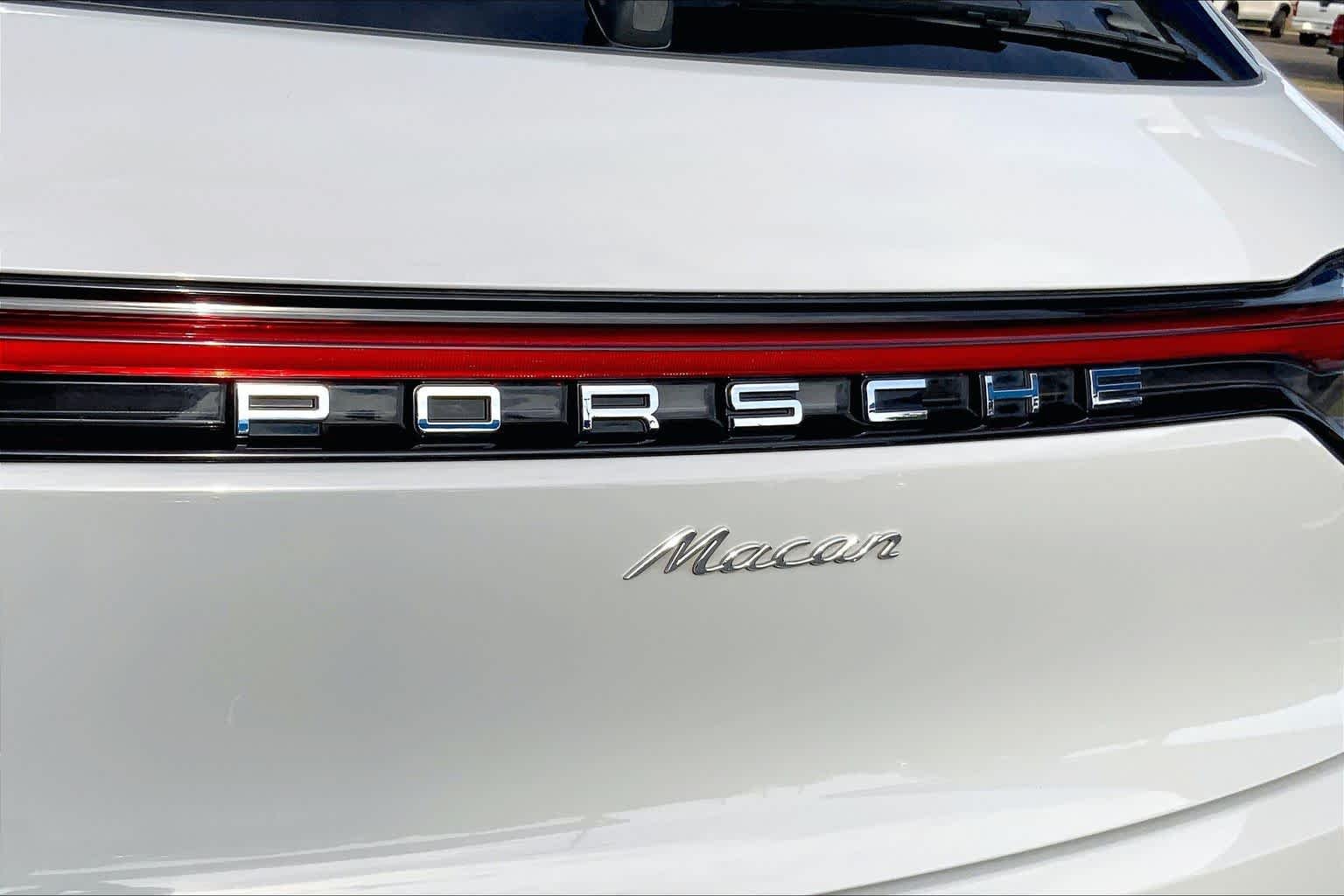 Used 2019 Carrara White Metallic Porsche  image 30