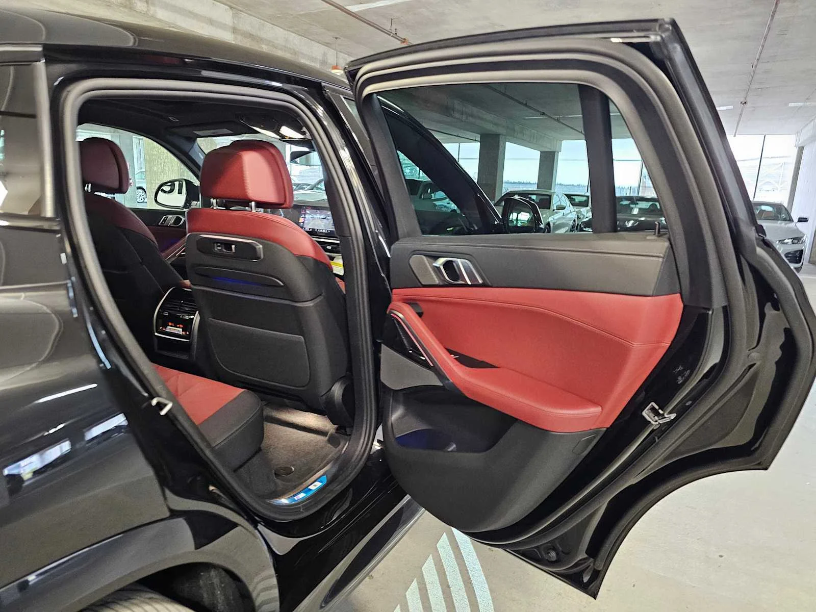 New 2026 Black Sapphire Metallic BMW xDrive40i image 37
