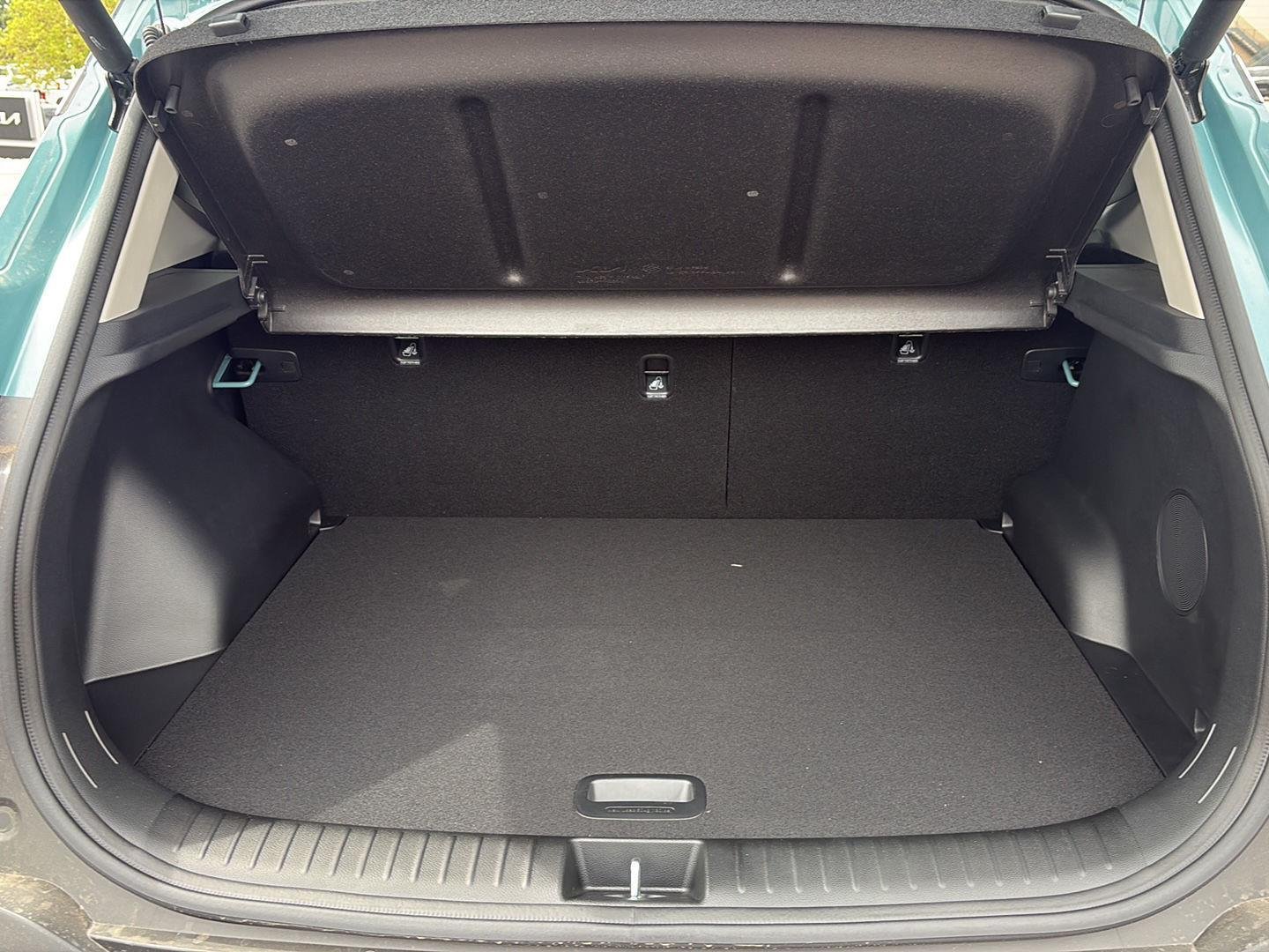 Used 2026 Pluton Blue/Fusion Black Roof Kia SX image 8