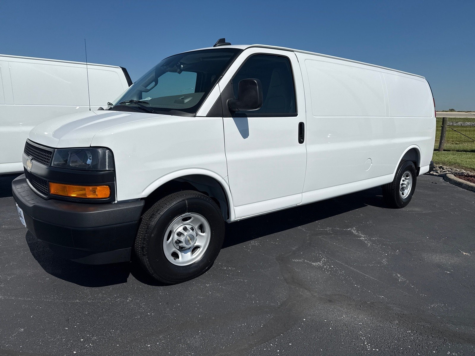 2025 Chevrolet Express Cargo Work Van - Photo 9