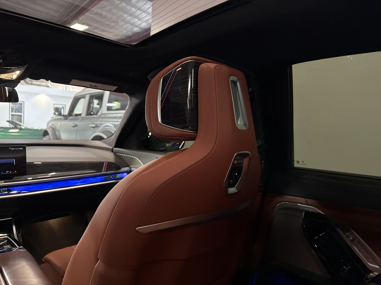 Used 2025 Black BMW xDrive60 image 16