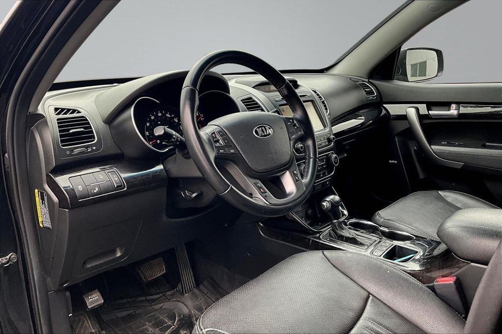 Used 2014 Black Kia EX image 17