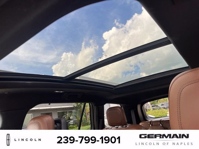 Used 2021 White Lincoln Grand Touring image 19