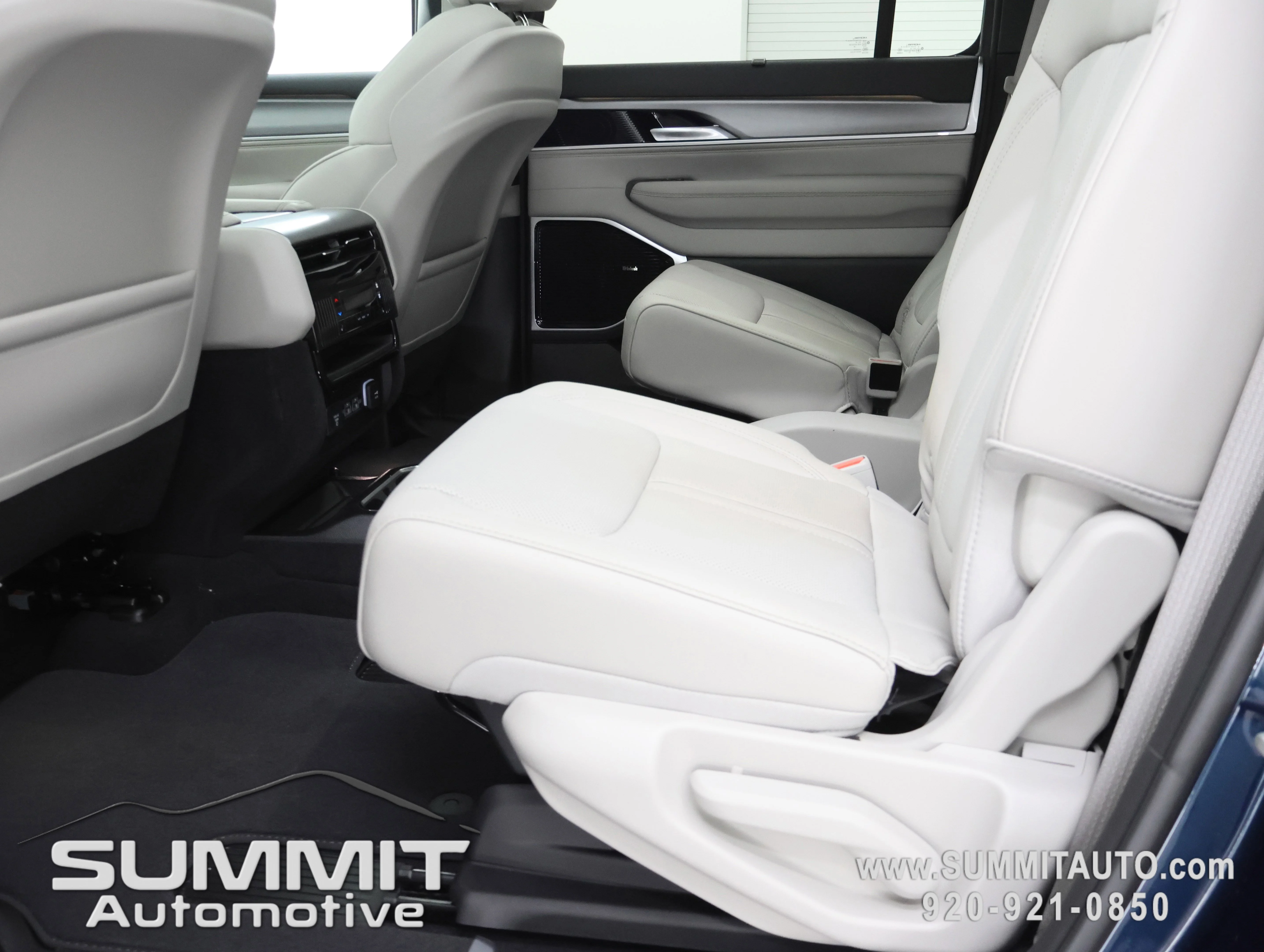 New 2026 Fathom Blue Pearl-Coat Exterior Paint (Late Availability) Jeep Limited Reserve image 38