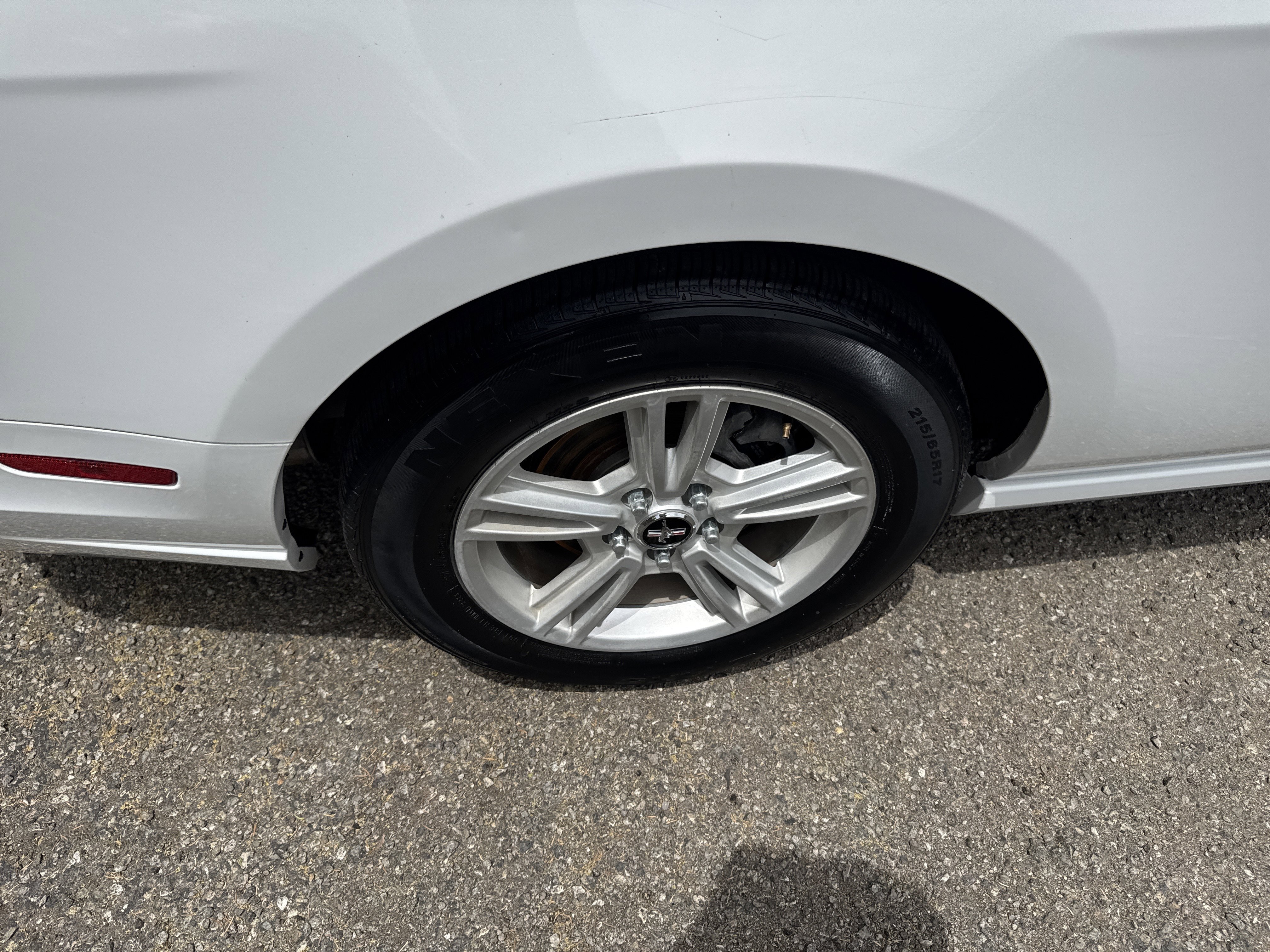 Used 2014 White FORD V6 image 9