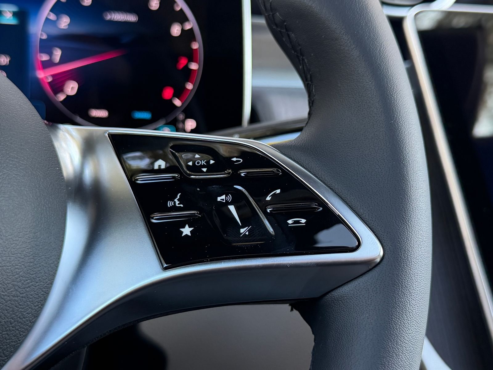 New 2026 Polar White Mercedes-Benz GLC 300 image 19