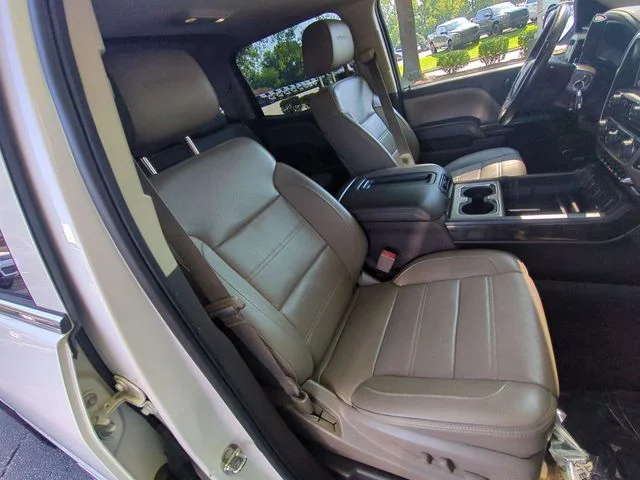 Used 2015 White GMC Denali image 37
