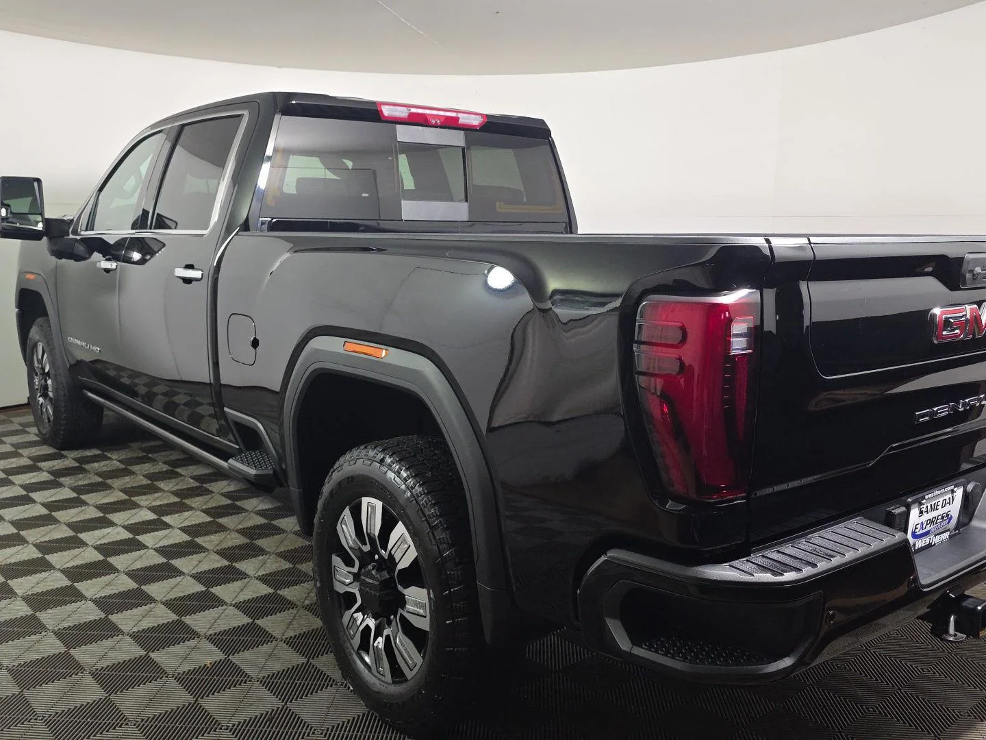 Used 2025 Onyx Black GMC Denali image 12