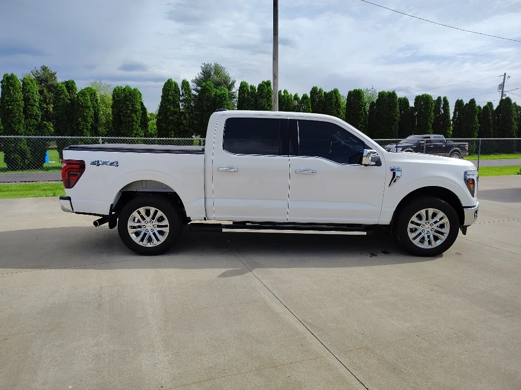 Used 2025 Star White Ford LARIAT image 26