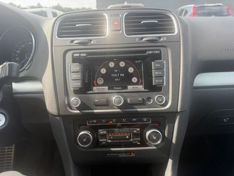 Used 2012  Volkswagen R image 12