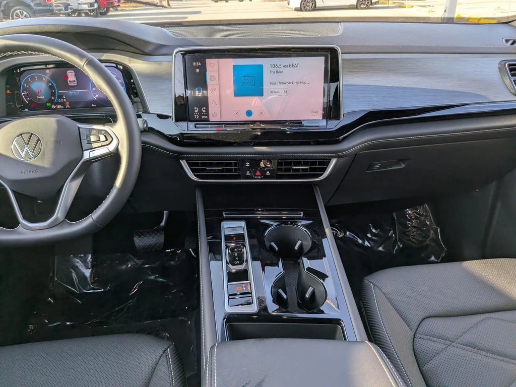New 2026 White/off-white Volkswagen SE w/Technology image 12