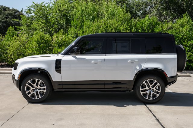 New 2026 Fuji White Land Rover X-Dynamic SE image 17