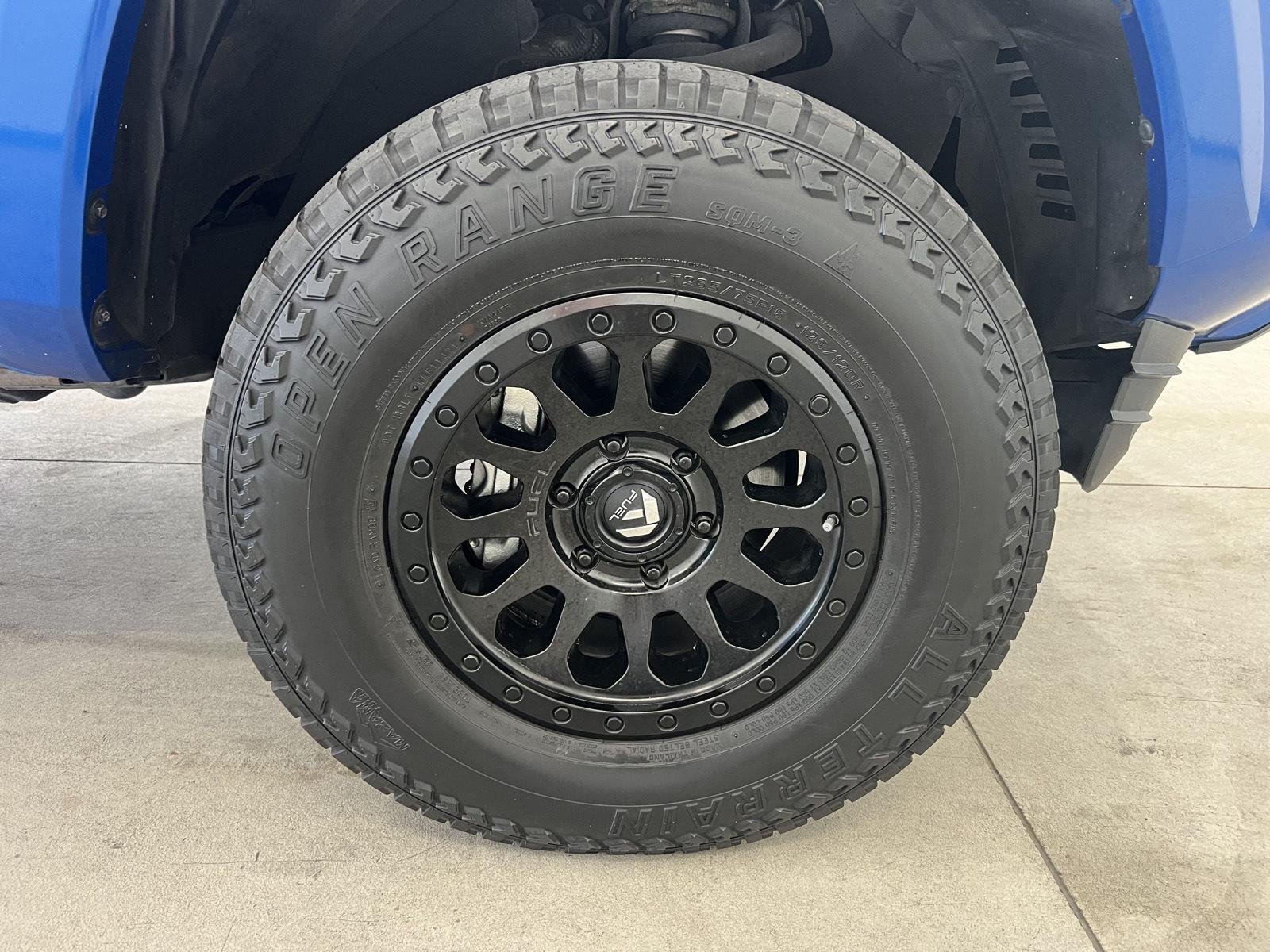 Used 2018 Blazing Blue Pearl Toyota SR5 V6 image 8