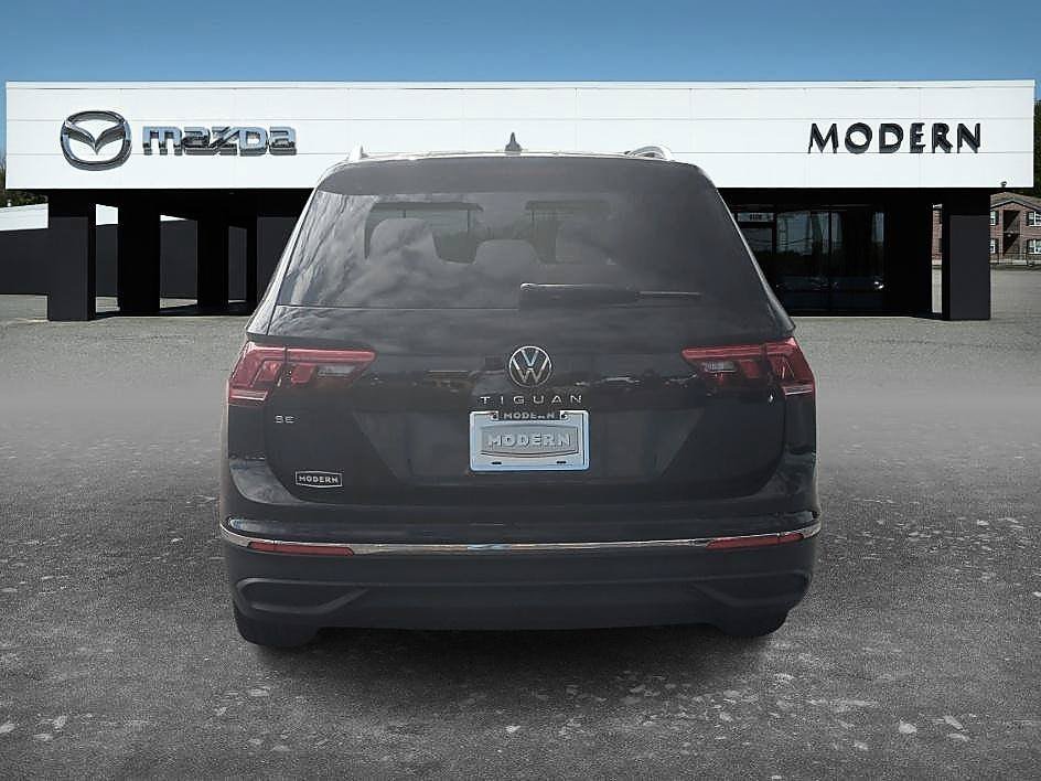Used 2023 Platinum Gray Metallic Volkswagen SE image 4