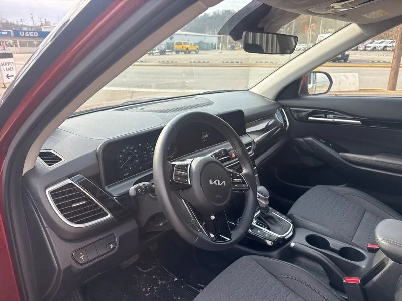 Used 2025 Orange Kia X-Line image 13