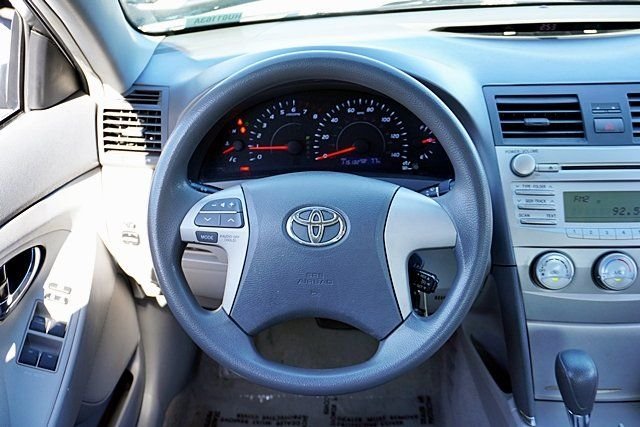 Used 2011 White Toyota LE image 17