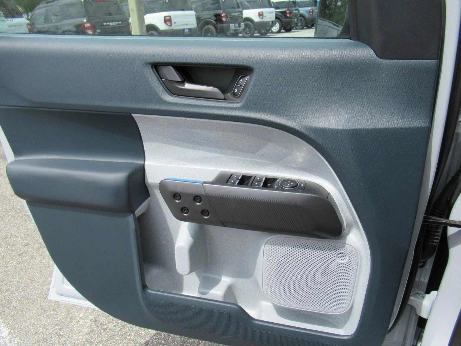 New 2026 Space White Metallic Ford XLT image 18