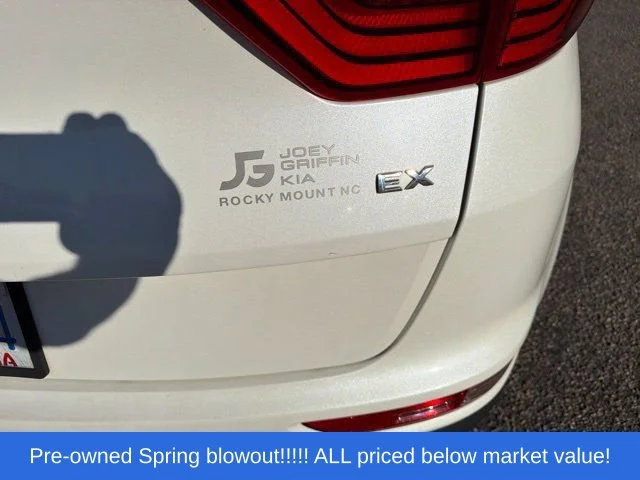 Used 2018 White Kia EX image 6