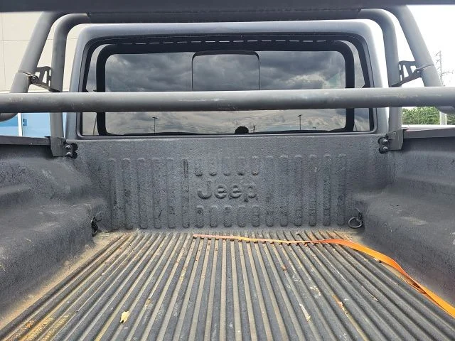 Used 2022 Black Jeep Mojave image 10