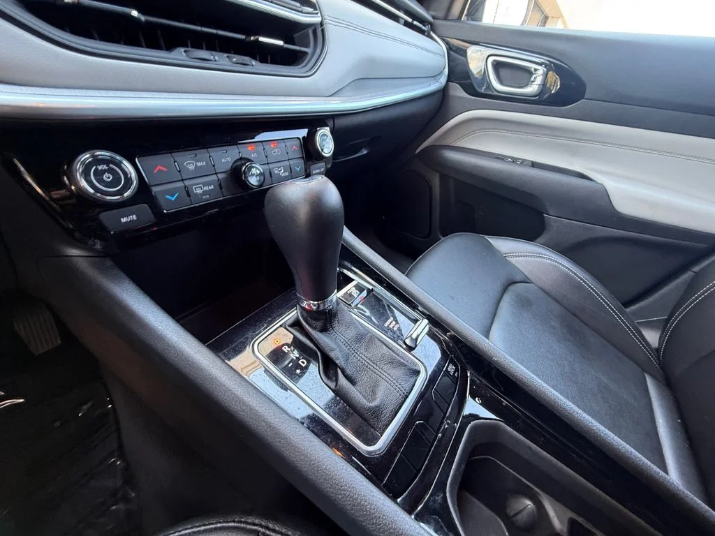 Used 2025 Black Jeep Limited image 22