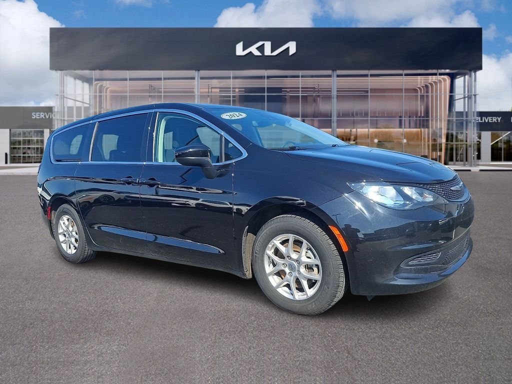 2024 Chrysler Voyager LX