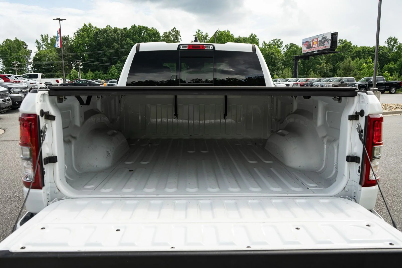 Used 2021 White Ram Big Horn/Lone Star image 9
