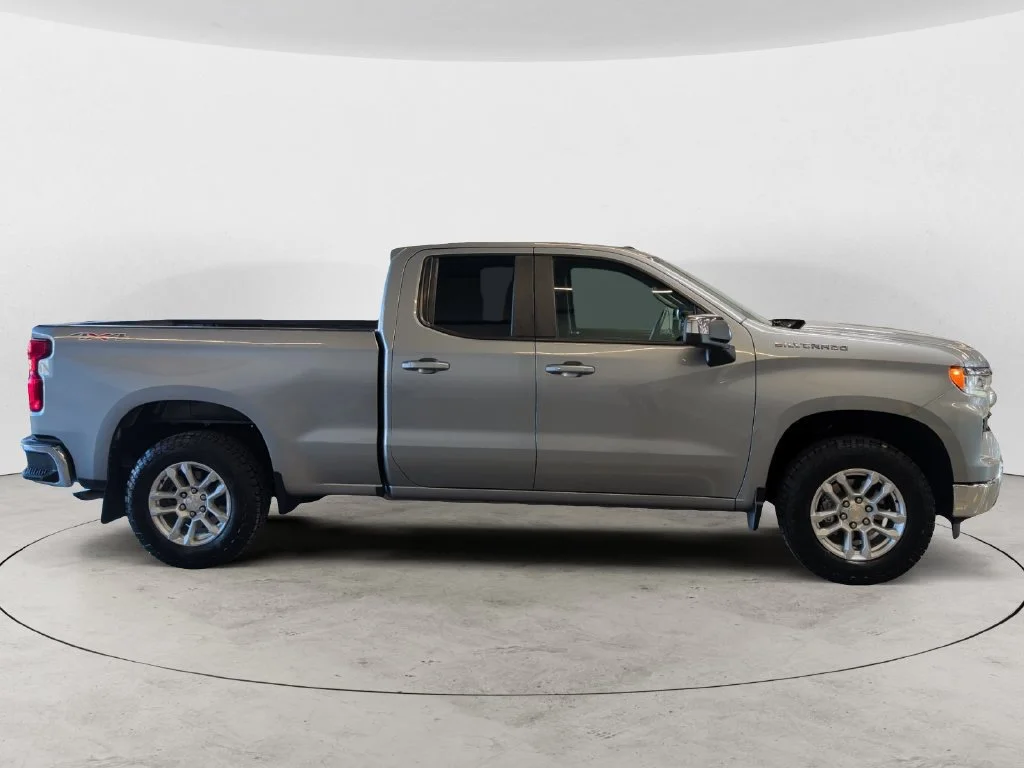 Used 2023 STERLING GRAY METALLIC Chevrolet LT image 7