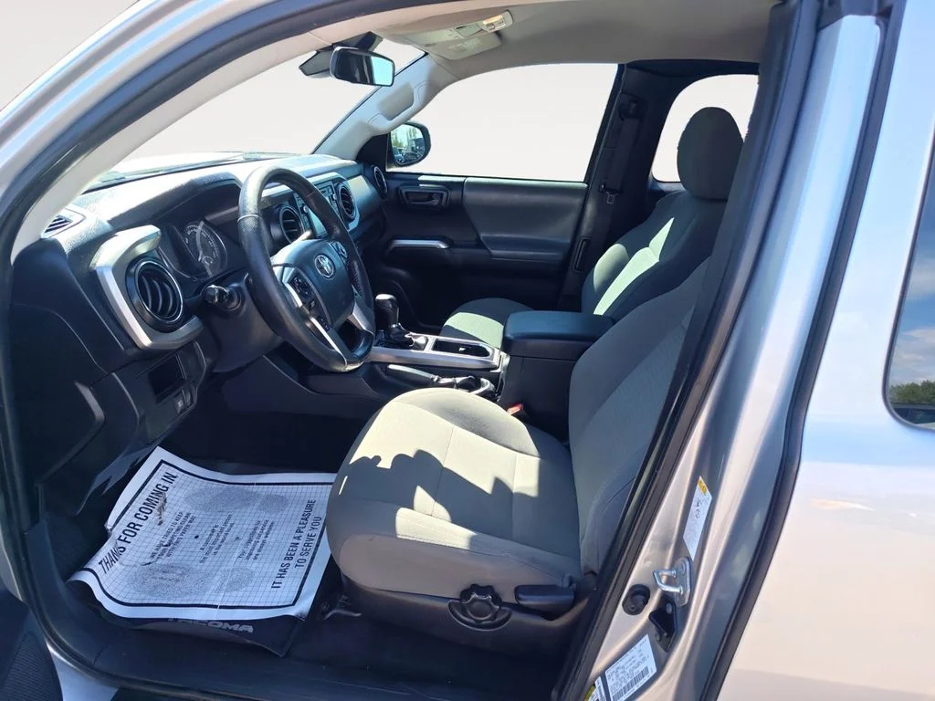 Used 2018 Silver Toyota SR5 image 9