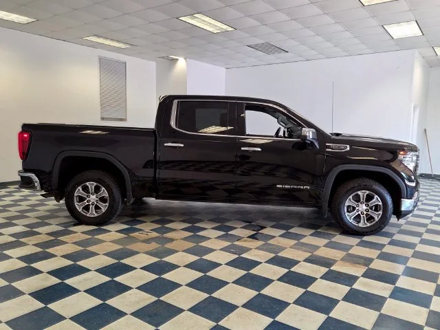 Used 2024 Onyx Black GMC SLT image 8