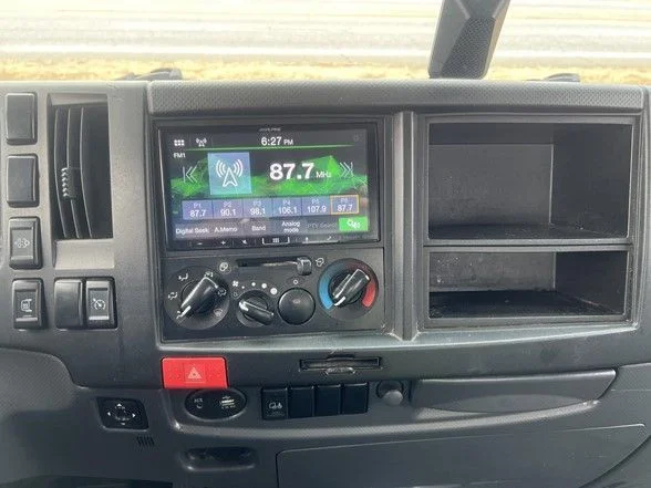 Used 2023 White Isuzu  image 22