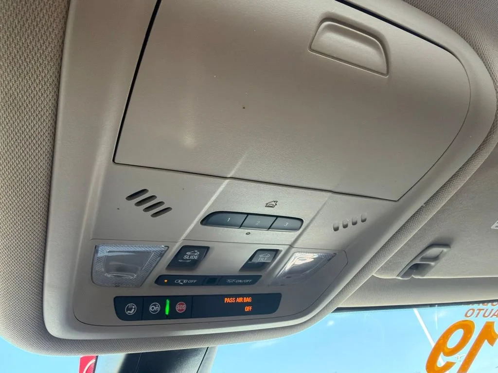 Used 2019 WHITE FROST TRICOAT GMC Denali image 28