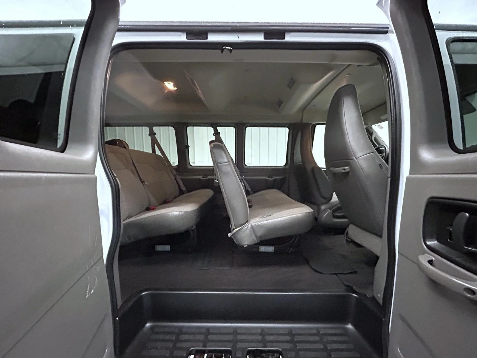 Used 2025 White Chevrolet LT image 17