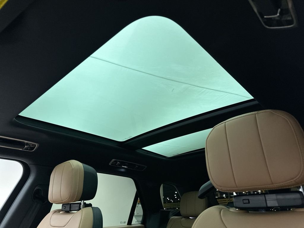 New 2027 Giola Green Land Rover Dynamic SE image 13