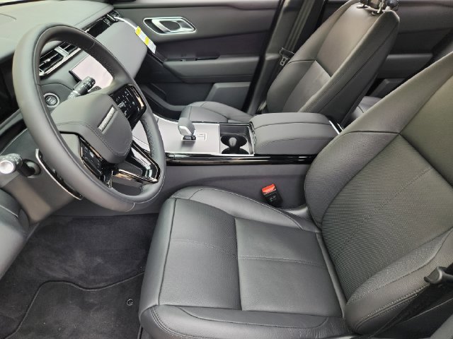 Used 2026  Land Rover Dynamic SE image 13