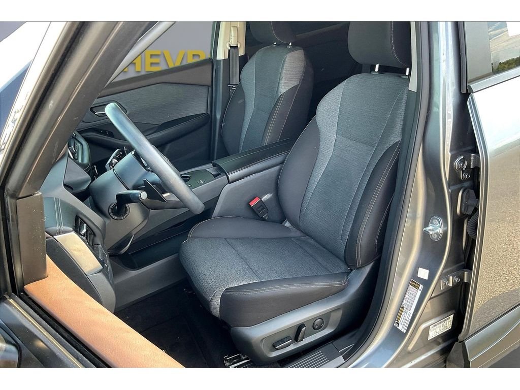 Used 2023  Nissan SV image 17