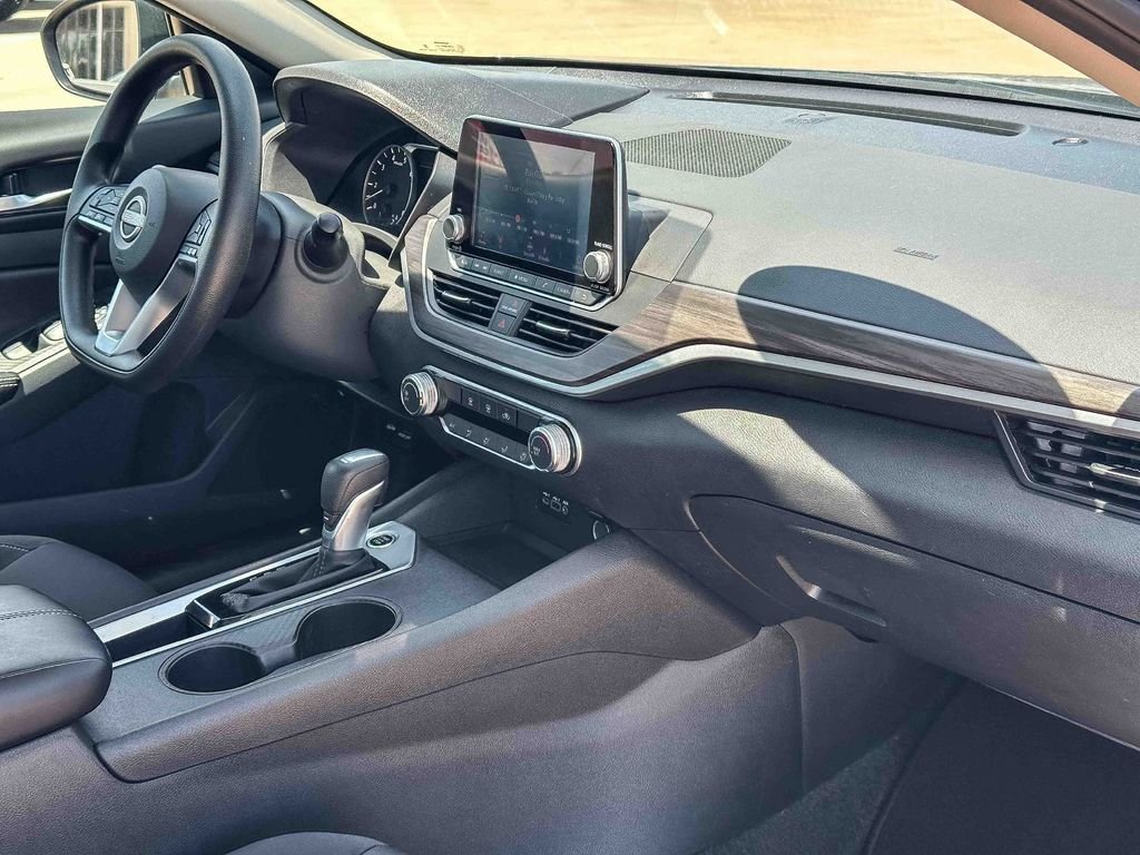 2025 Nissan Altima SV - Photo 21