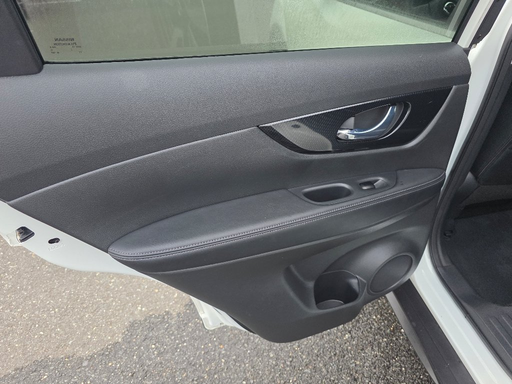 Used 2019 Pearl White Tricoat Nissan SL image 29