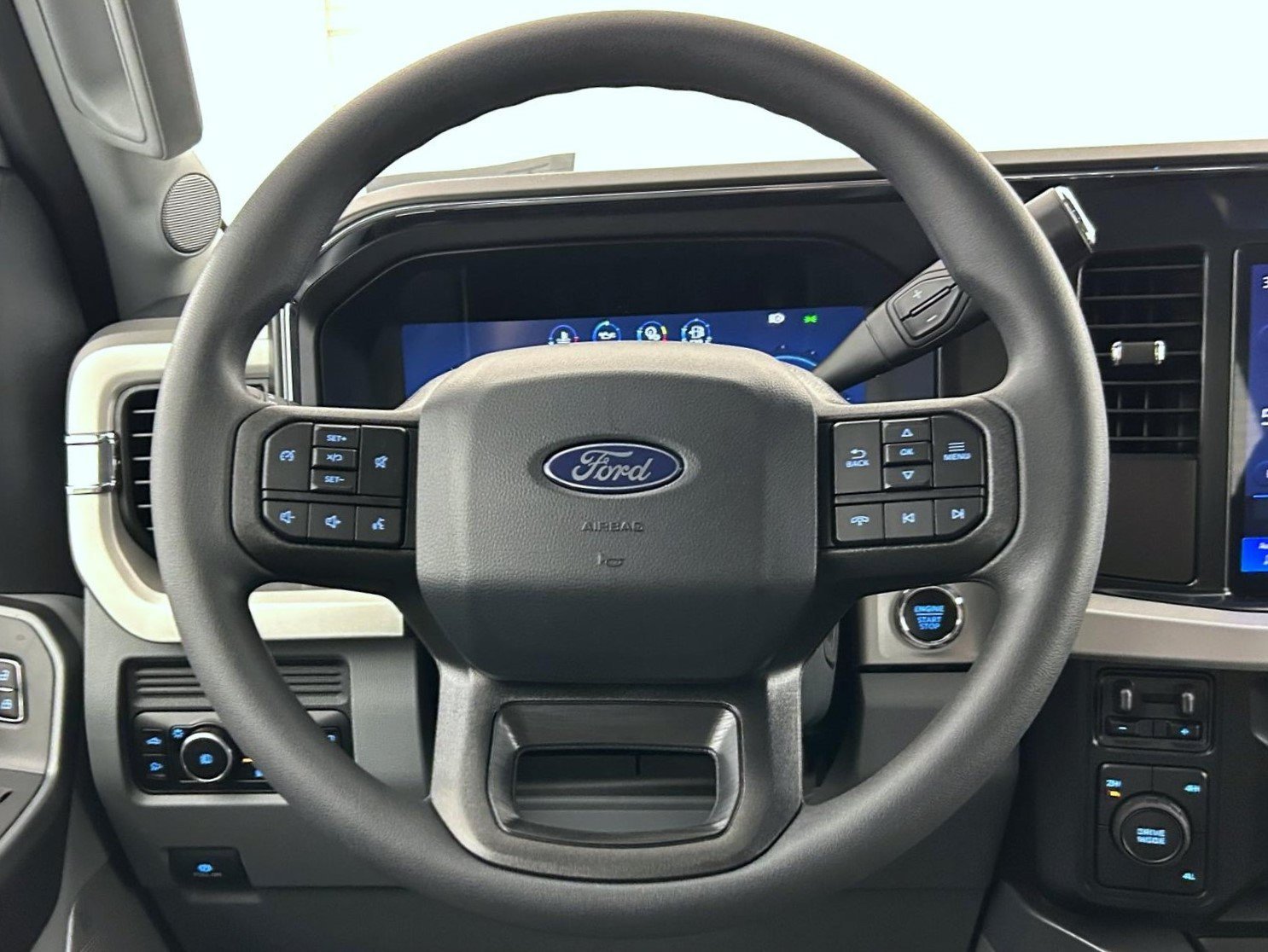 New 2027 Oxford White Ford XLT image 11