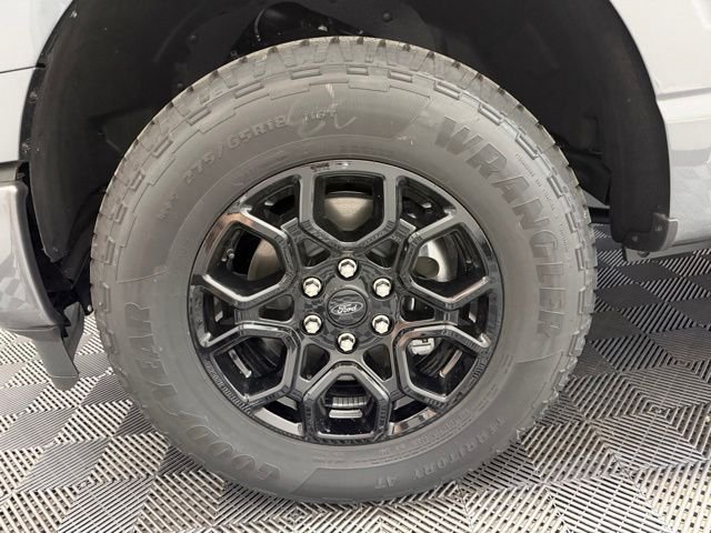 New 2026 Carbonized Gray Metallic Ford XLT image 42