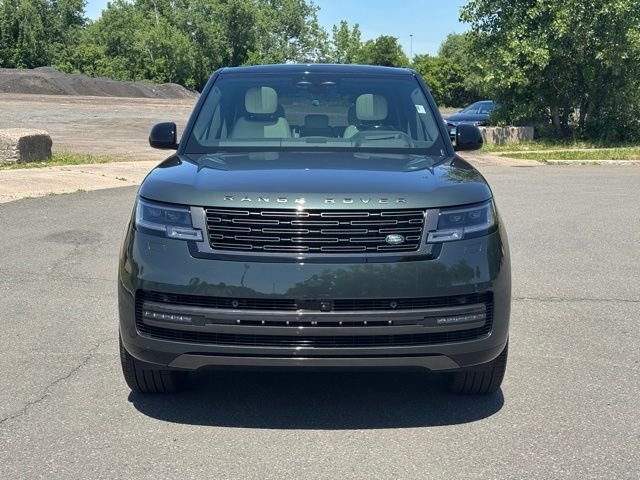 New 2026 Belgravia Green LAND ROVER SE image 8