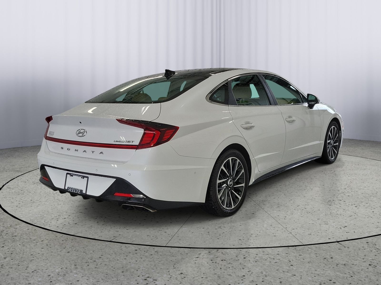 Used 2022 Gray Hyundai Limited image 2