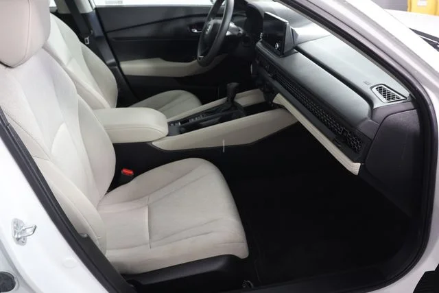 Used 2023 White Honda LX image 22