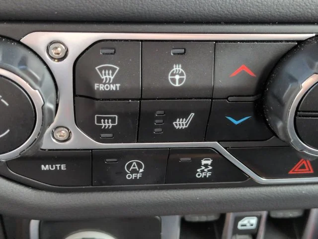 Certified Used 2024  Jeep Sahara image 20