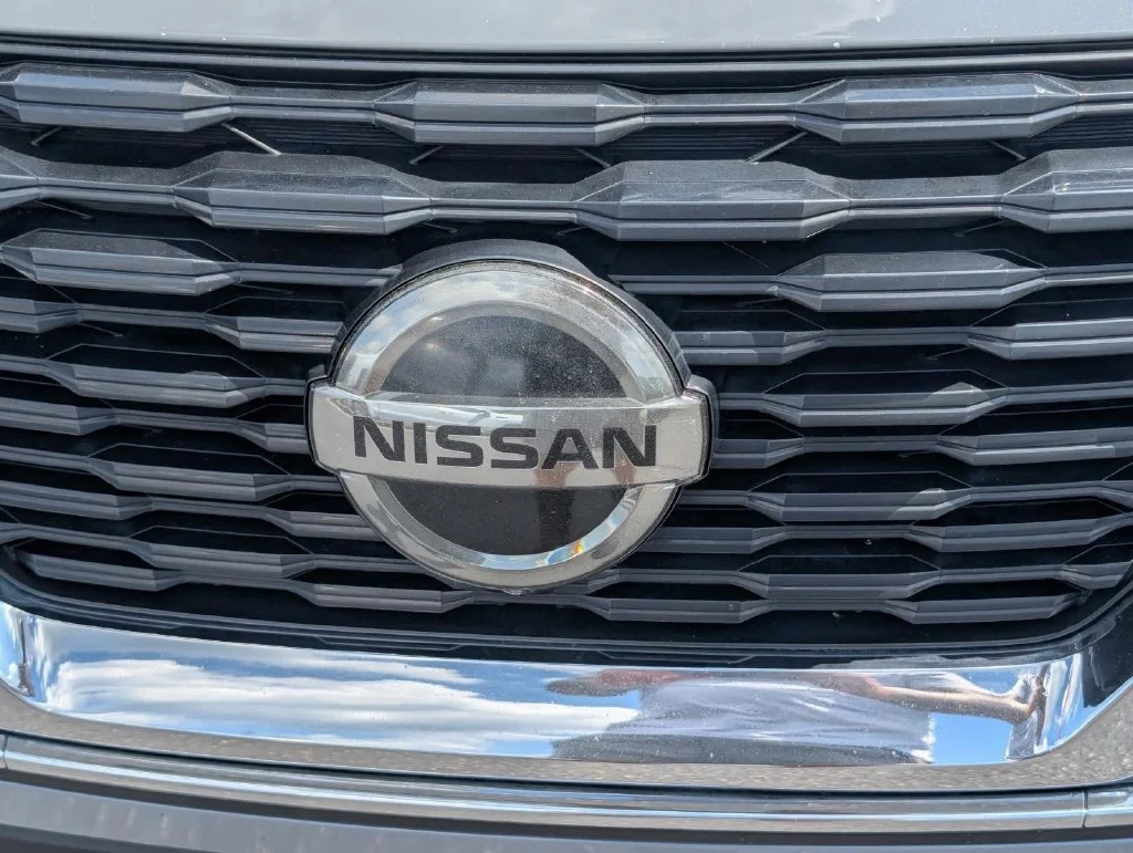 Used 2021 Boulder Gray Pear Nissan SL image 3