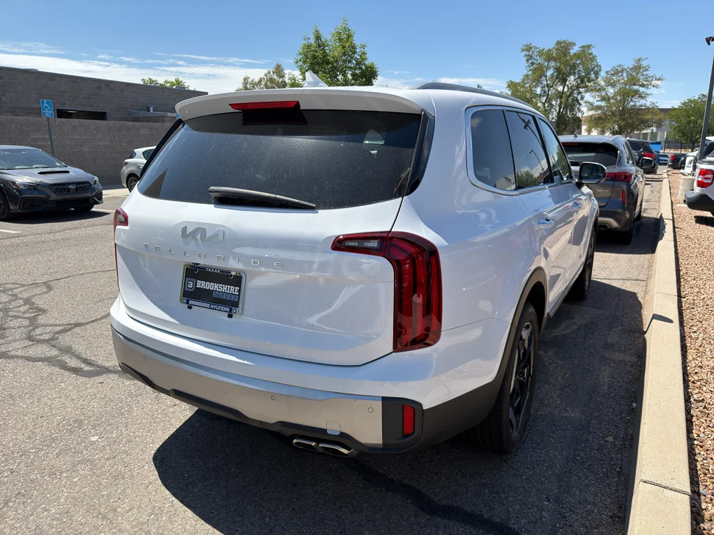 Used 2025 Glacial White Pearl Kia S image 5