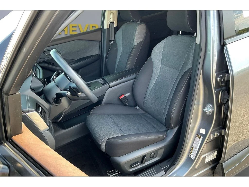 Used 2023  Nissan SV image 17